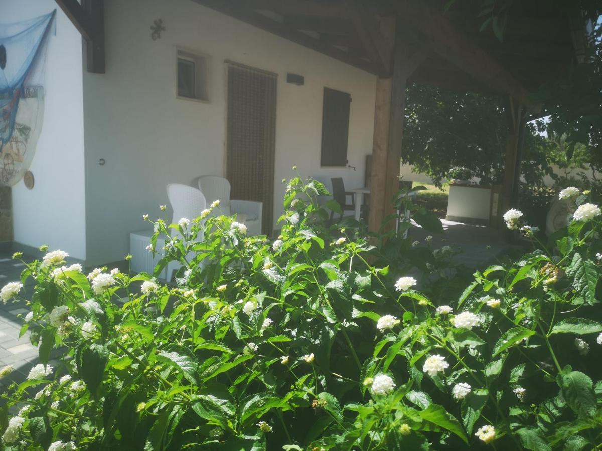 B&B Angolo Magico Parabita Luaran gambar